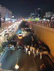 DİYARBAKIR'DA 5 ARACIN KARIŞTIĞI KAZADA 2 ÖLÜ, 8 YARALI