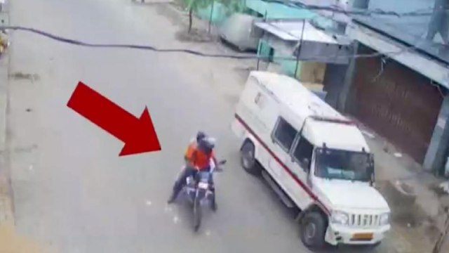 Caught on Camera: Goons try to loot ATM cash van, firing