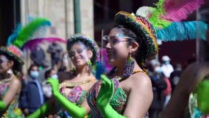 Bolivianos reivindican danza andina en disputa con Perú