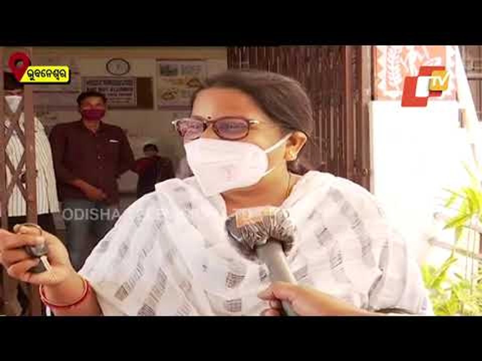Doctor Of Govt CHC Parks Car In No Parking Zone Blocking Way For Patients