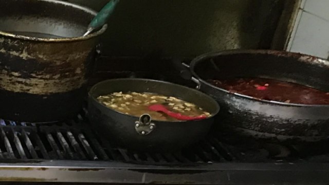 서울시, 위생불량 배달음식점 10곳 적발... 유통기한 어기고 원산지 속여 / YTN