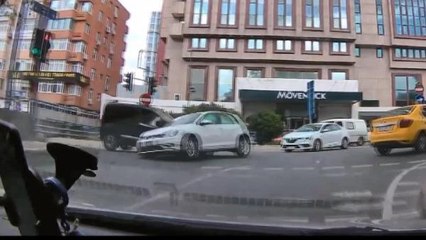 BEŞİKTAŞ'TA KIRMIZI IŞIK İHLALİ KAZAYA NEDEN OLDU; O AN ARAÇ KAMERASINDA