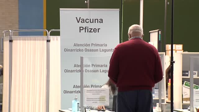 Sanidad vacunará con Pfizer a los menores de 60 que esperan la segunda dosis de AstraZeneca