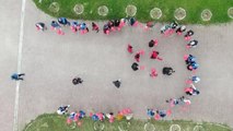 Üniversite öğrencileri gökyüzüne 102 Türk bayraklı balon bıraktı