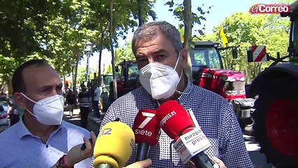 Tractorada para exigir un reparto justo del agua en Sevilla