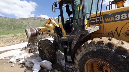 VAN - Mayıs ayında karla mücadele çalışması