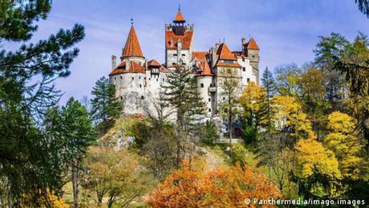 Von Dracula gepiekst: Impfkampagne im Vampir-Schloss