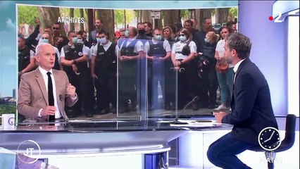 Les policiers manifestent, soutenus par la gauche, le RN et leur ministre