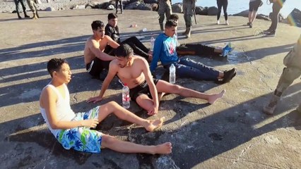 CEUTA - Fas'tan İspanya'ya düzensiz göçmen akını devam ediyor