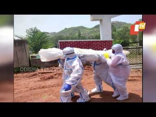 Volunteers Cremate Covid Victim In Ganjam