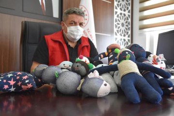 FABRİKA ARTIĞI ÇORAPLAR, KÖY ÇOCUKLARI İÇİN OYUNCAĞA DÖNÜŞTÜ