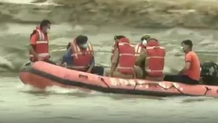 Download Video: UP: Police patrol the Ganga to prevent disposal of bodies