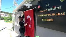 Kadın muhtar kendi düştü, bayrağı düşürmedi, o ânlar kamerada