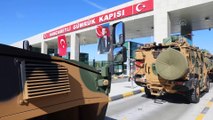 EDİRNE - NATO Steadfast Defender 2021 Tatbikatı'na katılmak üzere yola çıkan Mehmetçik, Hamzabeyli Sınır Kapısı'ndan Bulgaristan'a geçiş yaptı