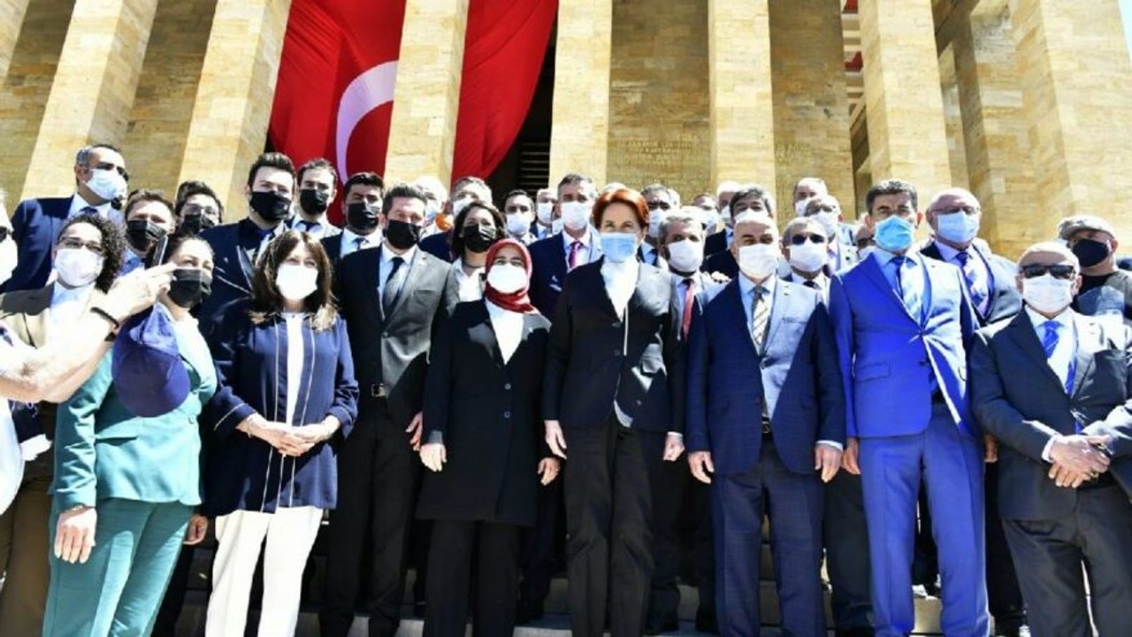 Akşener'den Anıtkabir ziyareti