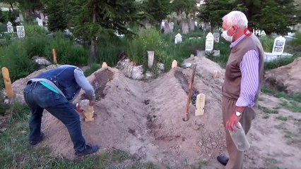 Bir gün arayla Covid-19’a yenik düştüler