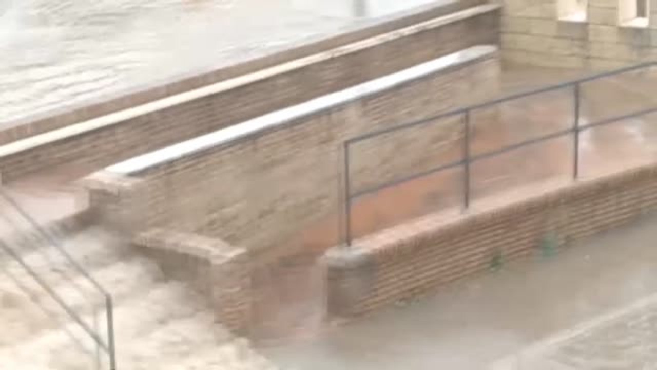 El paso de la borrasca Lola inunda varios municipios del sur y del centro