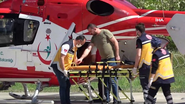 Ormanda kestiği ağaç üzerine düşen şahıs ambulans helikopterle hastaneye yetiştirildi