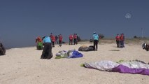 19 Mayıs kapsamında Yamaç Paraşütü Hedef Yarışması düzenlendi