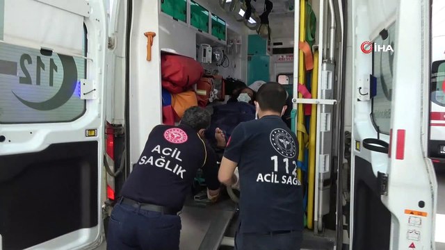 Cinnet getiren koca eşini satırla doğramaya kalktı