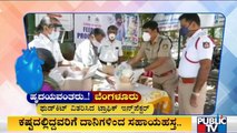 Magadi Road Traffic Inspector Raju and Team Distribute Food Kits For Poor People | Hrudayavantaru