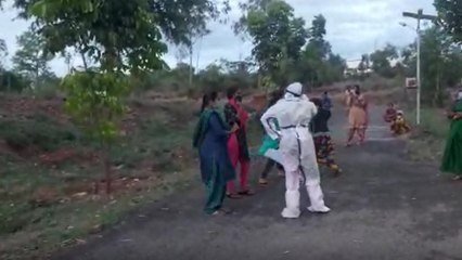Docter Dance: ಸೋಂಕಿತರಿಗೆ ಉತ್ಸಾಹ ತುಂಬಲು ವೈದ್ಯರ ಸಖತ್ ಡ್ಯಾನ್ಸ್ | Oneindia Kannada