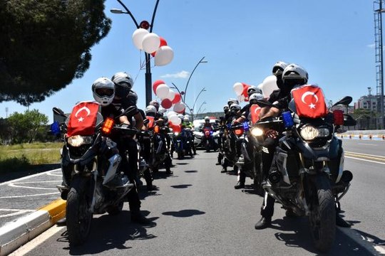 Balıkesir'de 19 Mayıs korteji