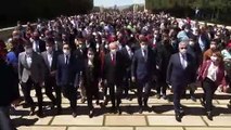 ANKARA - CHP Genel Başkanı Kemal Kılıçdaroğlu, Anıtkabir'i etti