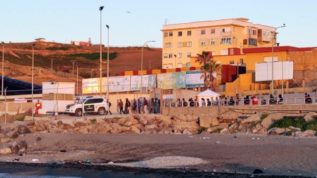 CEUTA - Fas'tan İspanya'ya düzensiz göçmen akını devam ediyor (3)