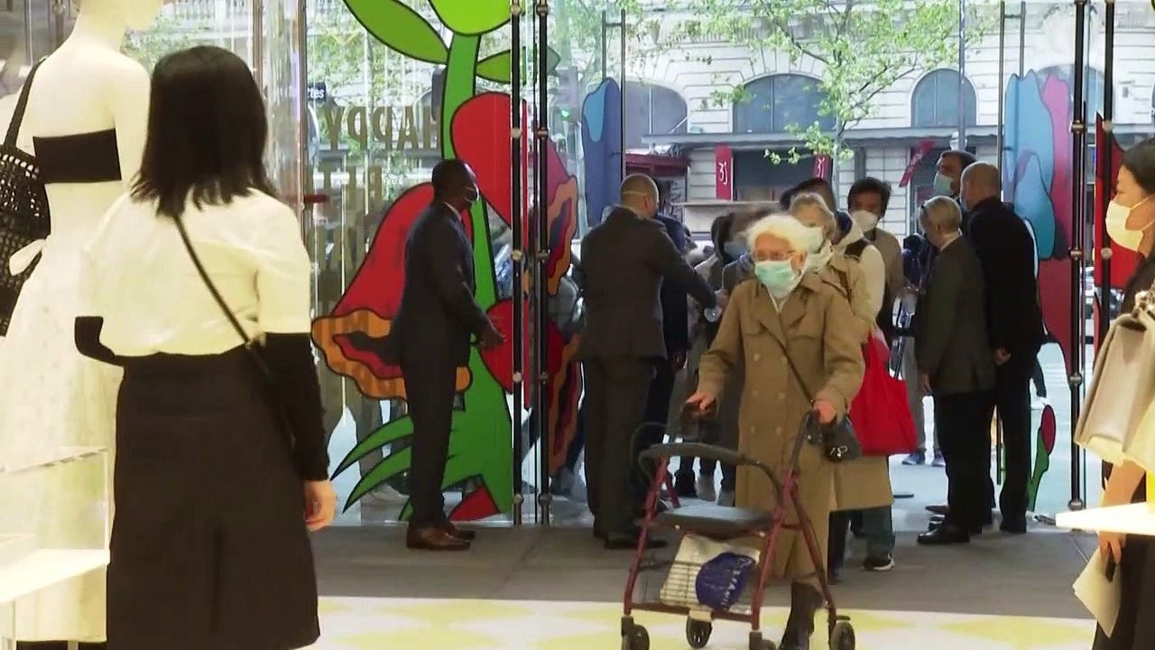 França reabre cafés e museus após seis meses