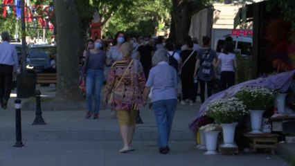 Kadıköy'de cadde ve sahiller doldu taştı