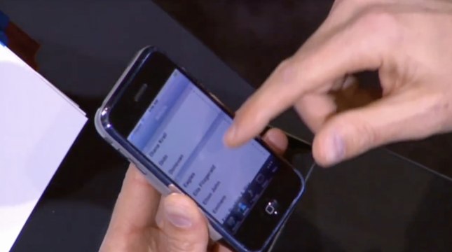 Steve Jobs haciendo scrolling en el iPhone original