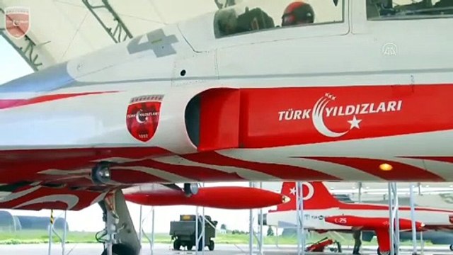 ANKARA - Türk Hava Kuvvetlerinin akrobasi timi 'Türk Yıldızları'ndan 19 Mayıs'a özel klip