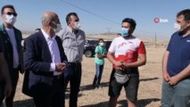 Derik’te 19 Mayıs etkinliği kapsamında yamaç paraşütü gösterisi düzenlendi