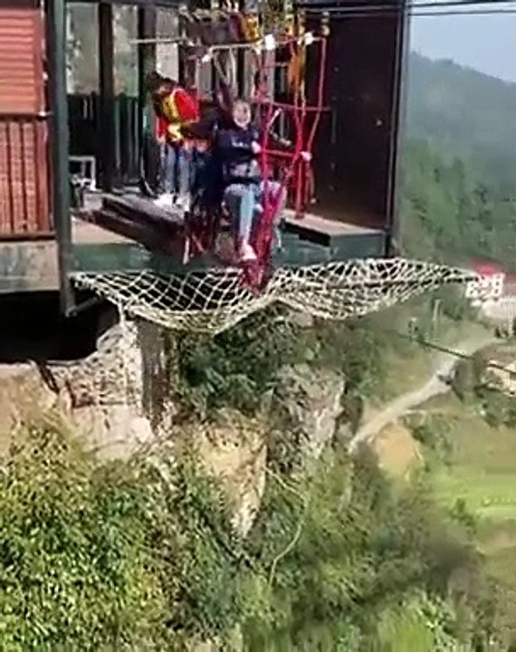 Cette attraction est dingue... Déconseillé à ceux qui ont le vertige