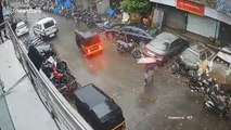 Cette femme échappe de justesse à la chute d'un arbre