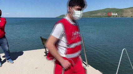 Van Gölü’ne atılan banklar dalgıçlar tarafından çıkartıldı