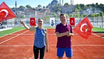Ekrem İmamoğlu, 19 Mayıs'ı eşiyle birlikte Haliç üstünde tenis oynayarak kutladı