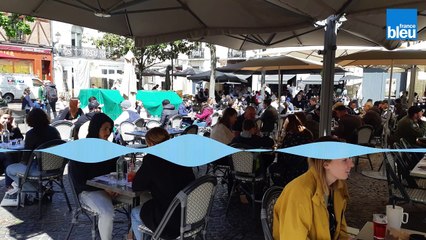 Les Tourangeaux heureux de retrouver enfin les terrasses, place Plumereau
