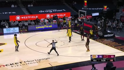 Season Stats Comparison: Warriors assists vs. Lakers blocks