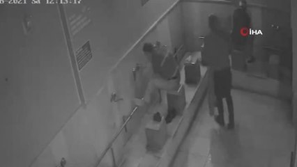 Abdest alan şahsın ceketindeki parayı böyle çaldı