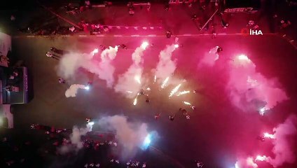 Bayraklar ve balonlarla süslenen mahallede 19 Mayıs kutlaması