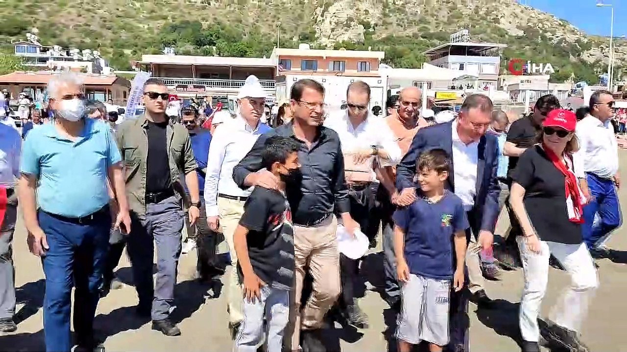 Samandağ'da yamaç paraşütü ile Türk bayraklı 19 Mayıs kutlaması