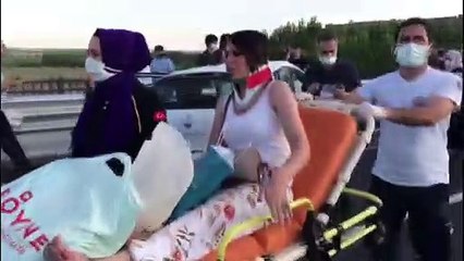 DİYARBAKIR - Bir otobüs ve iki otomobilin karıştığı kazada 4 kişi yaralandı