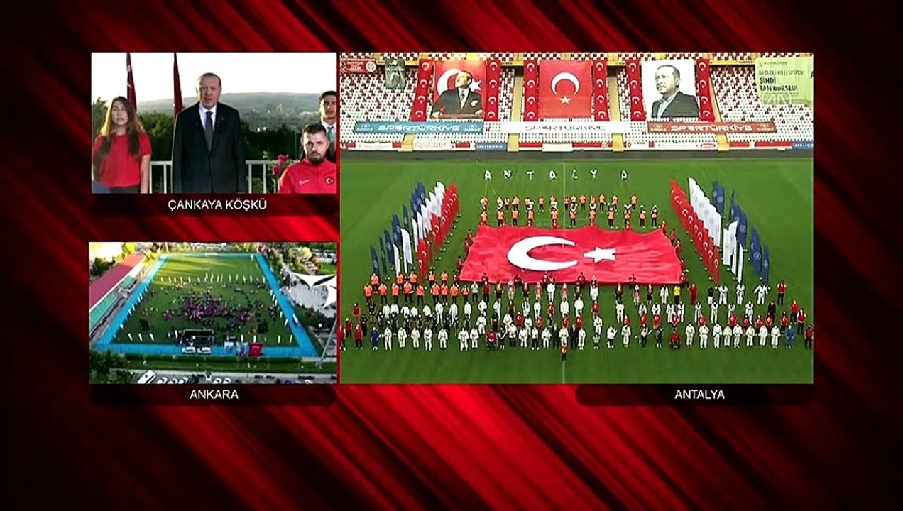 ANKARA - Cumhurbaşkanı Erdoğan, tüm yurtta saat 19.19'da okunan İstiklal Marşı'na eşlik etti