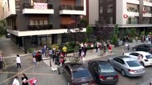 Kadıköy'de saat 19.19'da İstiklal Marşı balkonlarda okundu