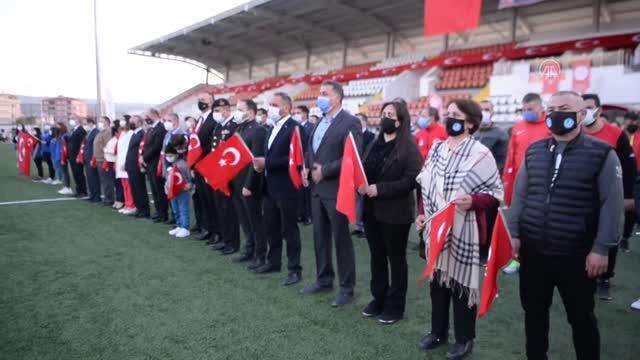 Tüm yurtta saat 19.19'da İstiklal Marşı okundu