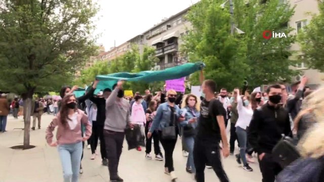 - Kosova’da lise öğrencilerinden cinsel istismara karşı protesto