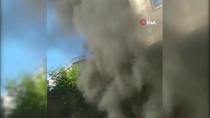 Karabük'te park halindeki otomobil cayır cayır yandı