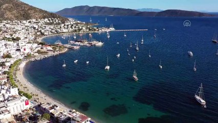 MUĞLA - (DRONE) Bodrum'da teknelerin bayraklı seyri ilgi gördü